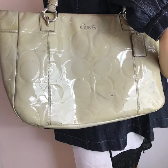 COACH Medium Tan Patent Leather Handbag - Picture 7 of 8